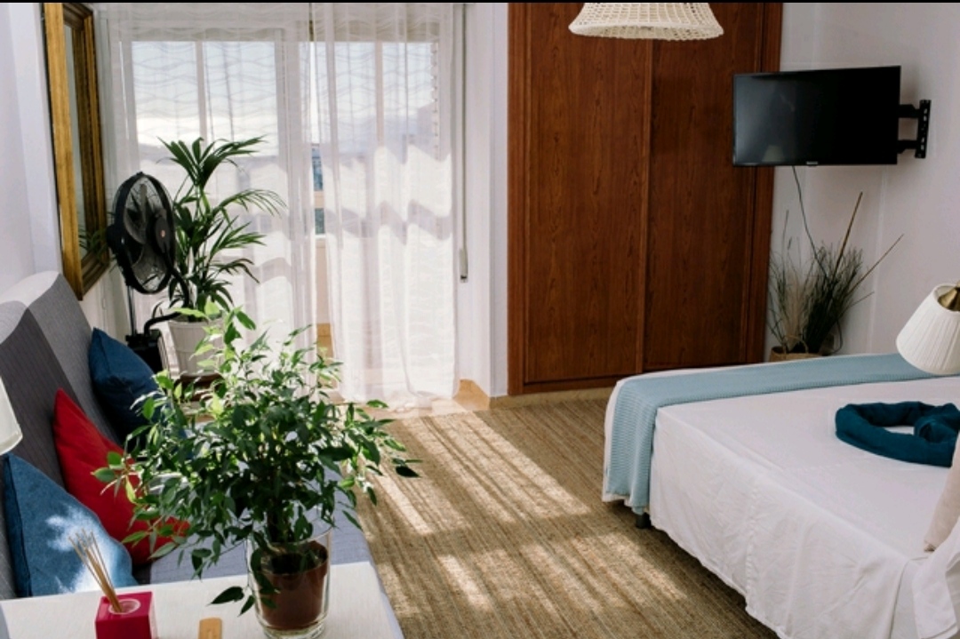 Se alquila  bonito estudio con vistas al mar hasta 30/06/2026 y desde 01/09/2026 hasta 30/06/2027 en Arroyo de la Miel