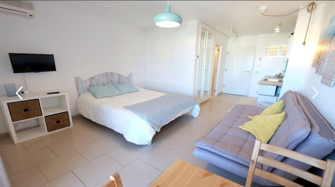 Vacances de mi-temps à louer du 01/09/2026 au 30/06/2027 Magnifique studio avec vue sur la mer à Arroyo de la Miel.-