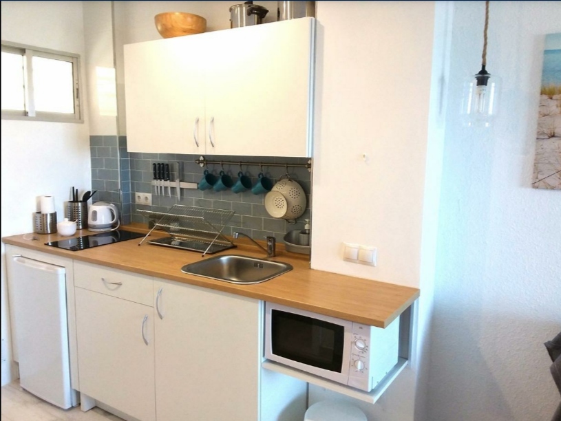 Vacances de mi-temps à louer du 01/09/2026 au 30/06/2027 Magnifique studio avec vue sur la mer à Arroyo de la Miel.-