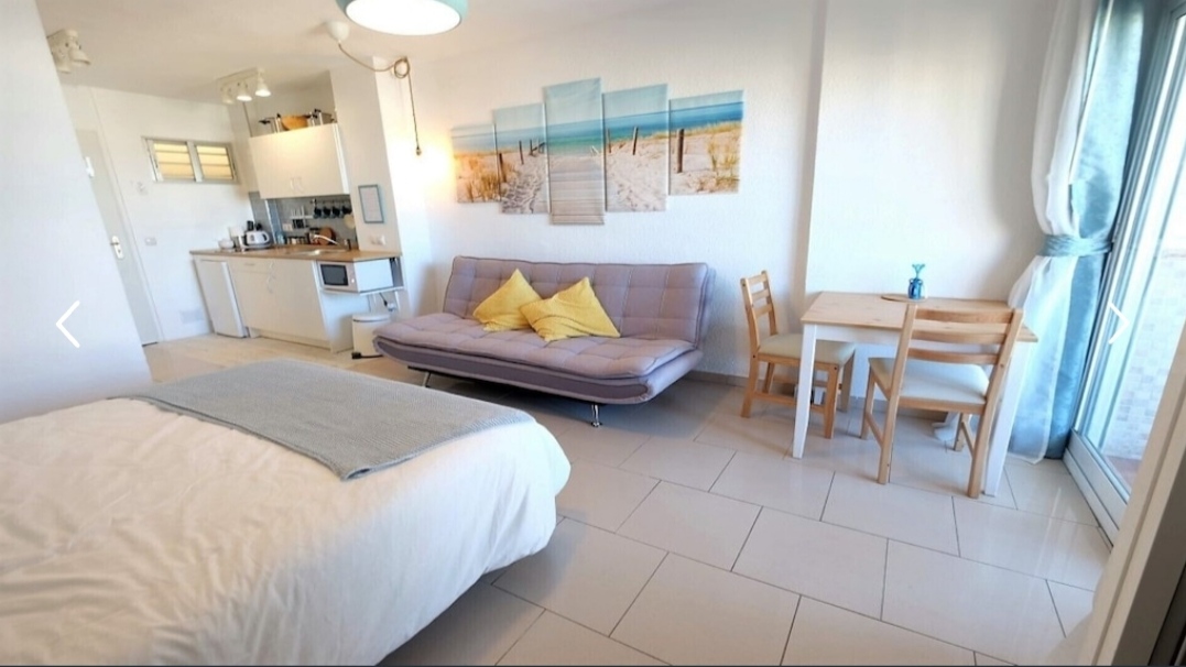 Vacances de mi-temps à louer du 01/09/2026 au 30/06/2027 Magnifique studio avec vue sur la mer à Arroyo de la Miel.-