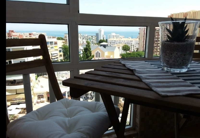 Vacances de mi-temps à louer du 01/09/2026 au 30/06/2027 Magnifique studio avec vue sur la mer à Arroyo de la Miel.-