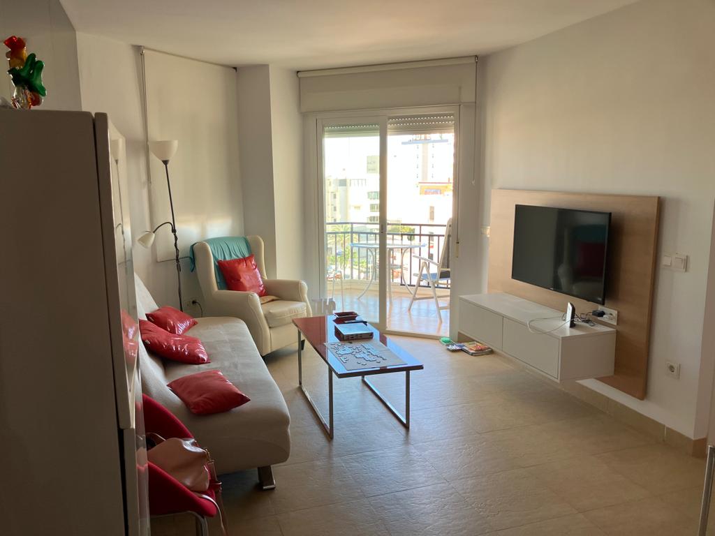 Se alquila  desde  18.1.27-30-5-27 bonito apartamento con vistas al mar en La Carihuela (TORREMOLINOS)