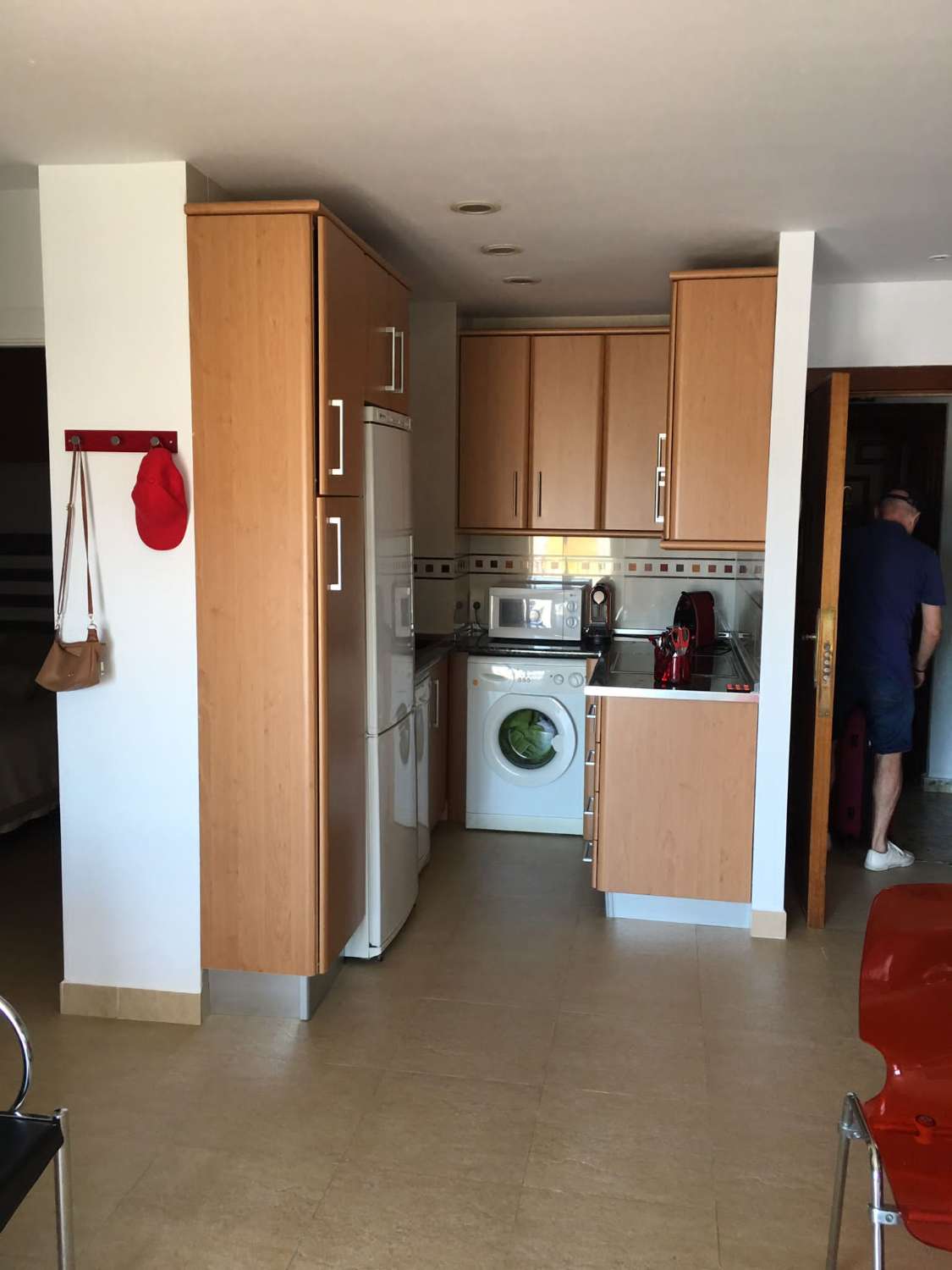 Se alquila  desde  18.1.27-30-5-27 bonito apartamento con vistas al mar en La Carihuela (TORREMOLINOS)